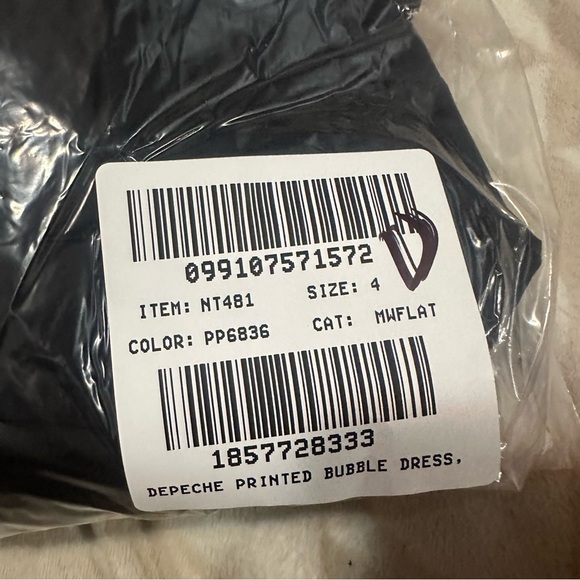 Madewell  Sleeveless Bubble-Hem Midi Dress in Floral - Picture 7 of 7